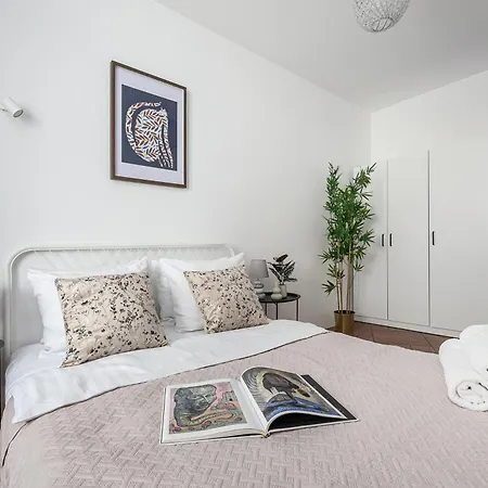 Lumina I 3br With Balcony I Near Center *