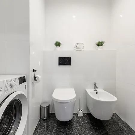 Lumina I 3br With Balcony I Near Center Lejlighed *